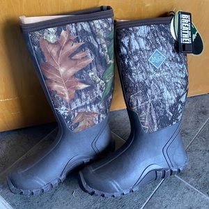 Muck field blazer boots new with tags
